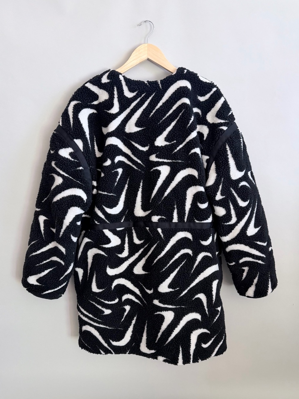 NIKE Women’s Loose High-Pile Black White Swoosh Jacket - Picture 3 of 10